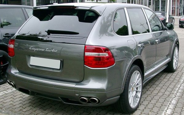 Към това се добавят и проблеми с прегряването - охладителната система има слаби места, радиаторите бързо се запушват с мръсотия, термостатът засича, а течовете на охлаждаща течност са често срещани поради спукани пластмасови тръби. Запушените маслени канали и стареещите уплътнения само ускоряват износването.

Всмукателната система с променлива геометрия се задръства с времето, а системата за вентилация на картера често тече. Освен това, запалителните бобини имат кратък живот и повредата на едната често води до гибелта на останалите.
