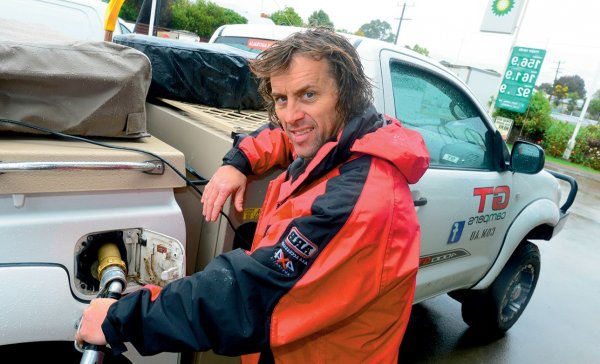 Повечето експерти не препоръчват също монтирането на газова уредба на автомобили с дизелов двигател. Такива уредби съществуват и работят съвсем нормално. Но заради спецификите на дизеловата технология те са значително по-сложни и, естествено, по-скъпи. И изискват още повече поддръжка. Дизеловият агрегат без друго е по-икономичен от бензиновия, така че АГУ при дизели има смисъл само в някои много частни случаи. 
