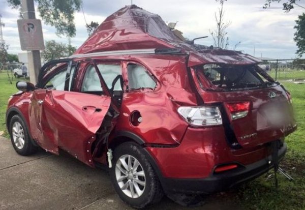 Всъщност това не е мит, а самата истина. Мит е обаче степента на заплахата. 
Пропан-бутанът, както споменахме, се възпламенява много по-лесно от бензина, и е много по-склонен към утечки. Същото важи и за природния газ. Неправилният монтаж на газовата уредба, или компромисите с качеството на компонентите й, повишават допълнително риска, както показва и тази снимка. 
