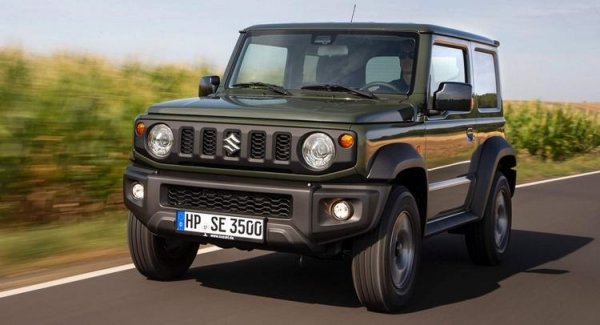 Всъщност след едногодишната пауза Jimny отново може да се купи в България, слава Богу. Но това важи единствено за лекотоварната версия LCV - с по-оскъдно оборудване и без задни седалки. По този начин японците са намерили временна вратичка в неумолимите нови стандарти за емисиите на ЕС. 

