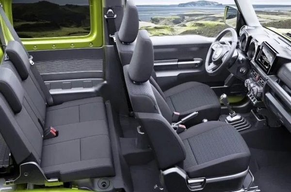 Лекотоварното Jimny си е също толкова забавно за каране, и също толкова високопроходимо като нормалното. Но за хората, които биха искали да имат този симпатичен дребосък като единствена кола, липсата на задна седалка е проблем. Както и примитивната информационна система на лекотоварната версия. 
