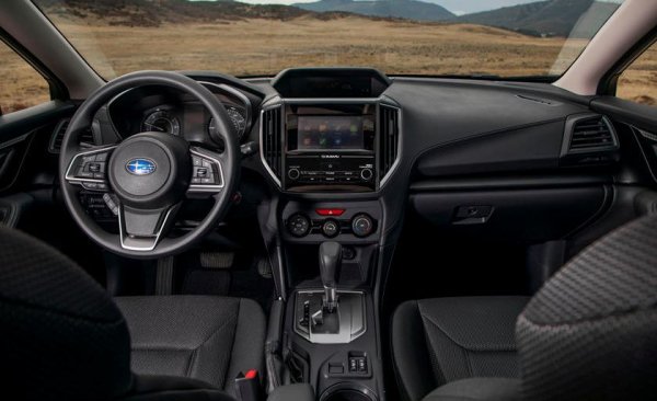 В България според актуалната ценова листа от края на миналата година Imprezа с приблизително същата мощност (150 конски сили), струва... точно два пъти повече.  Вярно е, че тези 62 340 лева са за модел с по-високо оборудване и с вариаторен автоматик, докато в САЩ базовата версия е с ръчни скорости. Но основната разлика идва от задвижването - за да покрие евростандартите за емисии, Impreza идва тук с хибридна система e-Boxer, вместо с обикновения бензинов агрегат.
