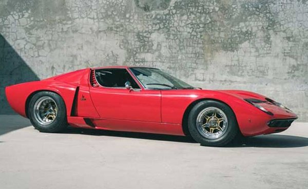 Можете да чуете звука от двигателя му в хита Panama от албума Van Halen 1984. Еди обичаше своята Miura и я запази до края на живота си. 
