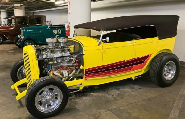 С купе от фибростъкло и чудовищен V8, тази машина бе използвана да вози вокалиста Дейвид Лий Рот в клипа на Teacher. 
