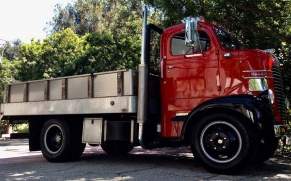 Този камион е двойно тунингован - още преди да го купи Ван Хален, вече е имал 6.9-литров дизел. Музикантът го сменил със 7.3-литров и скоростна кутия от ZF. 
