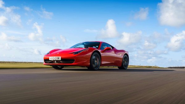 Може ли едно 10-годишно Ferrari наистина да се счита за модерна класика? Когато това е последният продукт на Маранело, задвижван от атмоферен V8, отговорът е &bdquo;да&rdquo;. Особено, когато този автомобил толкова добър, колкото 458 Italia. Въпреки че наследникът му с турбокомпресор 488 GTB има повече мощност, 458 Italia не е за подценяване. Прави впечатление, че тази кола привлича все по-млади купувачи.