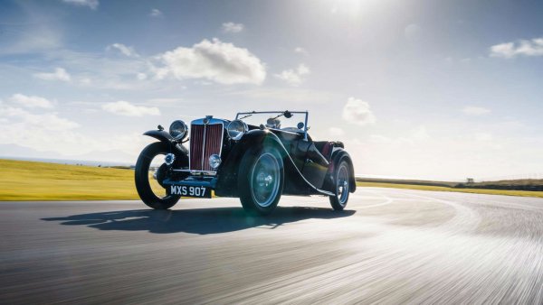 Най-старата кола в този списък - TB Midget, е и една от най-редките тук. Само 379 екземпляра са произведени преди Втората световна война. Според Hagerty за този модел има достатъчно части, а по-мощният двигател XPAG предлага лесен път към историческия моторен спорт. 