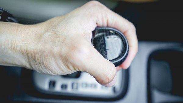 Всеизвестен е фактът, че ремонтът на трансмисията може да бъде много скъп и сложен. Затова и понякога не си заслужава той да се прави.

&bdquo;Ако колата ви започне да придърпва, когато скоростната кутия сменя предавките, значи сте в началото на края. За съжаление, в наши дни ремонтът на трансмисията често струва повече от самия автомобил&ldquo;, обяснява Маккензи.