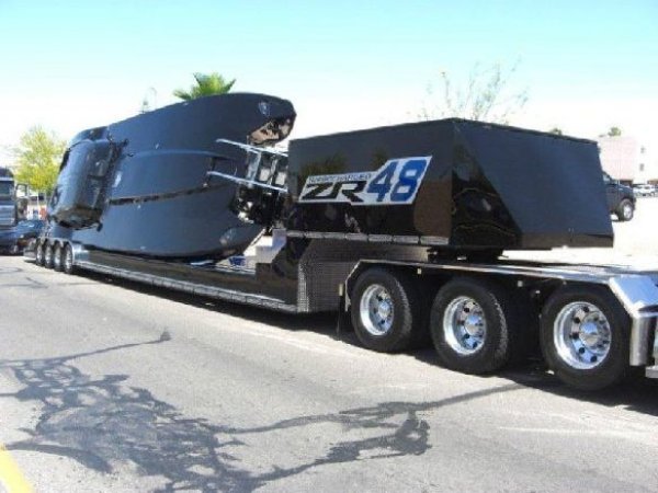 ZR48 MTI - високоскоростна моторна лодка с мощност 1350 к.с. и дизайн, вдъхновен от Corvette