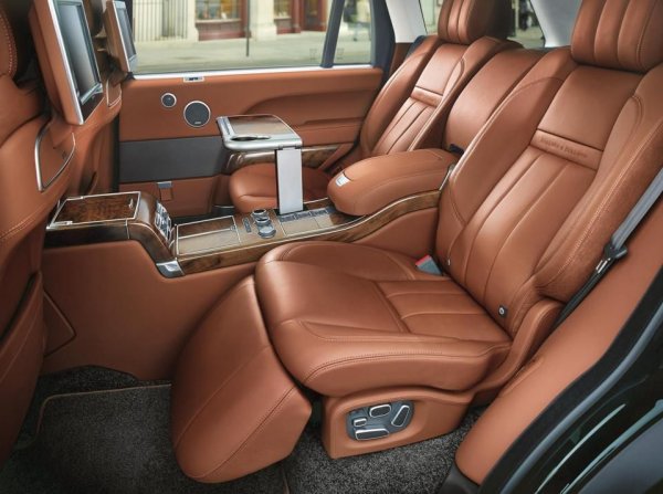 Има предостатъчно модифицирани от тунинг ателиета стари Defender с цени над половин милион долара. Но най-скъпата кола, произведена от Land Rover, е лимитираната версия Range Rover Holland & Holland, съвместно с едноименния производител на пушки, който по каталог е 285 000 долара. 
