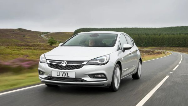 Британците гледат на Vauxhall Astra като на нещо свое и продължават да му се доверяват, независимо, че моделът всъщност е проектиран в Рюселсхайм и останалият свят го познава като Opel.
