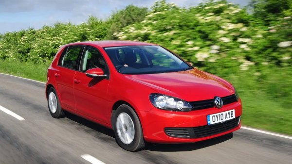 Най-продаваният автомобил в Европа в 35 от последните 40 години логично си остава доста популярен и сред англичаните - но не и колкото сред българите, както ще видите след малко.
