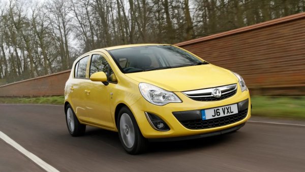 Двете най-популярни коли втора ръка на Острова от години са скромни суперминита. През 2021 Corsa отстъпва първото място.
