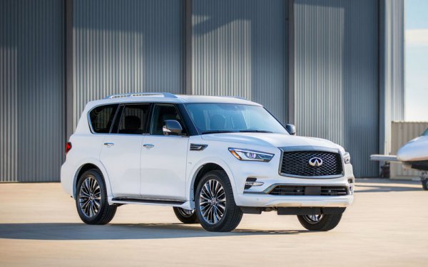 Голям и брутален кросоувър, който не се предлага в Европа, тъй като е създаден за пазара в Щатите. И дели една платформа с по-евтиния Nissan Patrol. Така че, може да е добър автомобил, но не е ексклузивен.