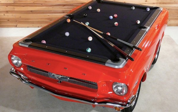 Още един "тунинг", подходящ както за малки, така и за големи. Предницата на този автомобил е използвана по необичаен начин в създаването на маса за билярд. Доста забавна, необичайна и хитроумна изработка.