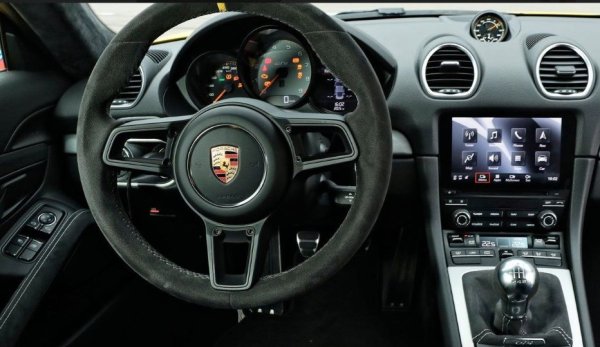 Тук става дума най-вече за Северна Америка, където огромна част от автомобилите са с автоматична скоростна кутия. В САЩ, например, много шофьори са влюбени в автоматика и никога не са карали кола с ръчни скорости. И това може да бъде доста неприятно преживяване за тях, което означава, че механичната скоростна кутия може да бъде възпиращ факт при кражба.