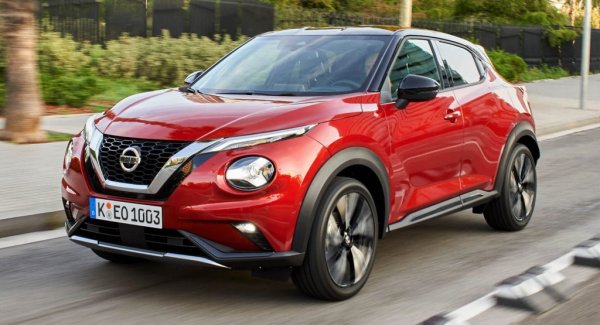 Кросоувърът Nissan Juke не оставя никого равнодушен дори без допълнителен дизайнерски пакет. Въпреки това, японците решиха да впечатлят публиката, като пуснат версия N-Design. Тя се отличава по двуцветната окраска на каросерията, 19-цоловите многоспицеви джанти и впечатляващия кожен салон с огромен брой допълнителни опции.