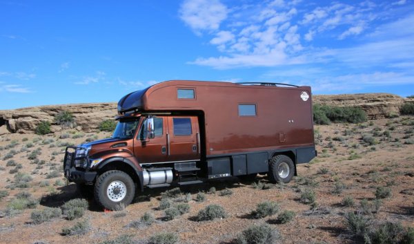 Global Expedition Vehicles е компания за високопроходими кемпери от Спрингфийлд в американския щат Мисури. UXV-MAX е сред върховите й модели, предвиден наистина да ви отведе на всевъзможни места, без да ви изложи на опасност. 
