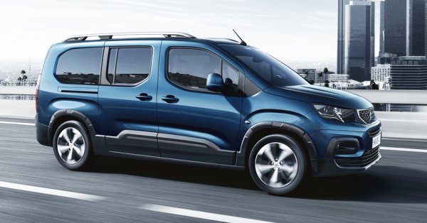 Френският модел има 4621 регистрации и изпреварва своя близнак Citroen Berlingo, който има 3534. На трето място внезапно излиза Dacia Dokker с 3357 сделки и месечен ръст от цели 53% - очевиден отговор на потвърждението от Dacia, че догодина ще спре този модел, който е най-достъпният ценово в сегмента. 
