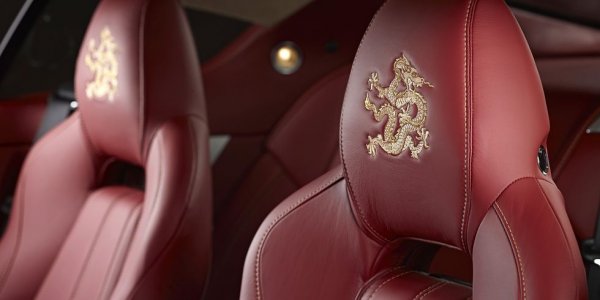 Имайки предвид, че драконът е символът на Китай, можете да се досетите за какви клиенти бе предназначена тази специална версия, предлагана за DBS, Virage и V8 Vantage S. Само 88 бройки бяха произведени, всяка от които имаше емблема от истинско злато на страничните панели. 
