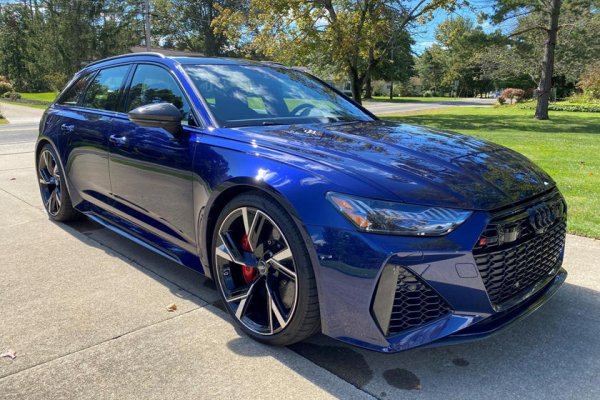 Audi RS6 е изключително желан автомобил, като това се отнася особено за американските клиенти. Причината е, че този тип комбита в Европа са широко разпространени, докато в Щатите са рядкост. Моделът с 4,0-литров туин-турбо V8 двигател с 600 к.с. вече се предлага и зад океана, където някои търговци ще спечелят луди пари от него.