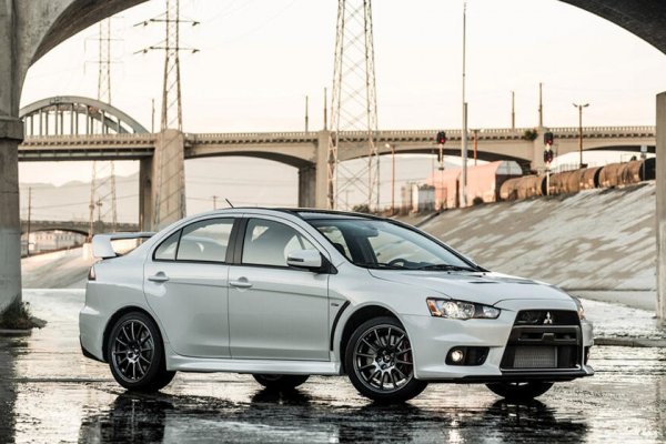 Mitsubishi Evo Final Edition излезе през 2015 година, като за пазара в Щатите бяха произведени едва 1600 бройки. Японската компания посочи цена от 38 000 долара, но първата бройка се продаде за 88 888 долара. И това съвсем не беше най-фрапиращият случай.
