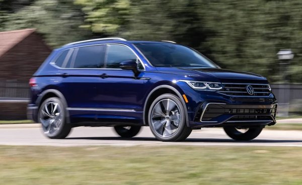 Това е един от най-големите като размери автомобили в класацията - достатъчно дълъг да вмести и трети ред седалки в някои версии. Базовият мотор е двулитров, със 184 коня и автоматик. На моменти обаче този агрегат се предава пред сериозната маса на колата, особено ако е снабдена и с 4х4 система, подчертават от C&D. Интериорът е ергономичен, както при всеки VW. 
 
Базова цена в САЩ: $27,865
Има ли 4х4: да, като опция
