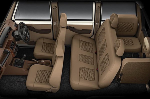 Наричаният „Мини G-Class” модел беше обновен наскоро, като това му навлече само проблеми. Автомобилът остана без системата за задвижване на четирите колела, която се предлагаше като опция. Така от пълноценен всъдеход (Bolero е на рама и има цял заден мост) той се превърна в комби с повишена проходимост. Двигателят е само един – 1,5-литров турбодизел с 3 цилиндъра, развиващ 76 к.с. Скоростната кутия е 5-степенна механична.