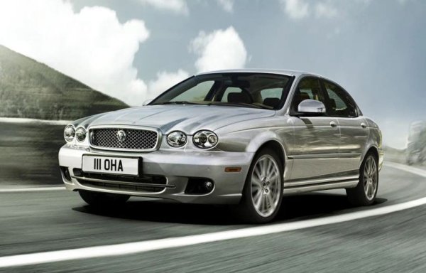 Тази 5-степенна автоматична скоростна кутия има няколко имена, тъй като е инсталирана на много модели от различни марки не само Nissan и Mazda, но също така и Ford, Jaguar, VW и Audi. И оплакванията започнаха да идват почти веднага след пускането на кутията в производство през 1999. Най-често соленоидите на хидравличния блок се провалят. 

Сътресенията  по време на смяна на скоростите понякога се появяват още на 30 000 км. Регулаторът за налягане на маслото се износи бързо. Има проблеми с барабана за заден ход и сензорите за скорост често се повреждаха.