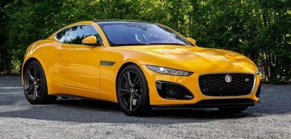 В сравнение с информационно-развлекателните системи, поставяни на Porsche Cayman и Chevrolet Corvette, тази на F-Type реагира бавно и не лесна за употреба. Cayman превъзхожда превъзхожда F-Type с материалите в интериора, по управление и заради наличието на ръчна трансмисия.

Британският модел също посети сервизите през тази година заради проблем с коланите, които трябва да фиксират детското столче. Преди това се наложи сервизна акция и заради системите против блокиране на спирачките и за динамичен контрол на стабилността.