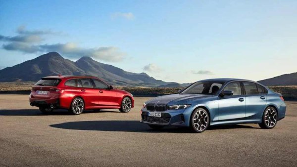 BMW 3 Series отдавна е еталон за тези, които търсят повече "драйв" от това, което предлагат традиционните бизнес седани. Версията 330e успешно съчетава спортния характер с предимствата на плъгин хибрида, позволявайки пробег до 60 км само на ток. Управляемостта остава една от най-добрите в сегмента, а балансът между комфорта и прецизността на шасито е почти примерен.

Интериорът, макар и да отстъпва по лукс на някои конкуренти, все пак се отличава с качество и превъзходна мултимедийна система. Минусът е пренасянето на климатика в сензорния интерфейс.
