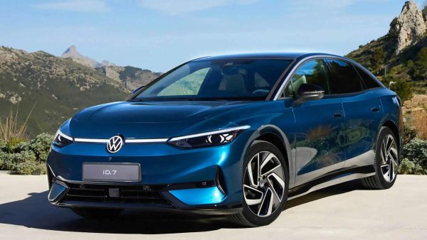 Volkswagen ID.7 е един от най-практичните електрически седани за дълги разстояния. Пробегът до 702 км във версията Pro S го превръща в истински маратонец на пътя.

Просторното купе, качествените материали и акцентът върху комфорта го правят идеален вариант за корпоративния сегмент. ID.7 е особено силен в ролята на семеен или служебен автомобил за тези, които търсят максимално пространство.
