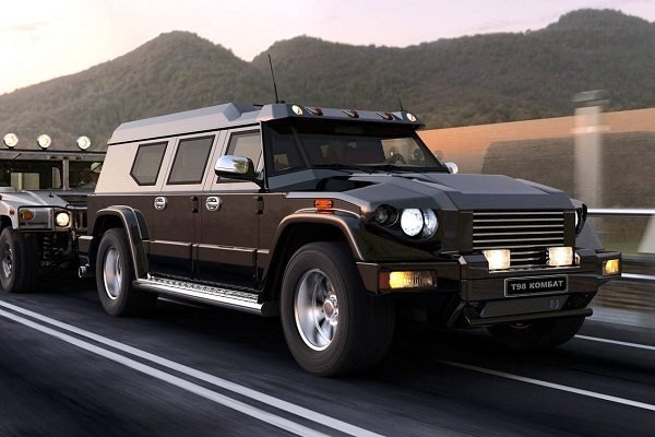 Цена: 10 млн. рубли (142 000 евро)
Още една високопроходима машина, подсилена обаче и с много сериозна броня. Според собствените му реклами "Комбат" е предназначен за превоз на ВИП-персони в опасни ситуации. 
