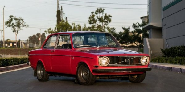 Тук спокойно може да бъде посочено всяко старо Volvo, но 142 е отличен пример. Това са евтини машини, които лесно се ремонтират. Някои ги превръщат в комбита за сърф, други ги напомпват с допълнителни конски сили, но повечето хора предпочитат да ги запазят в оригиналния им вид.

В зависимост от състоянието и пробега, моделите на Volvo също са едни от най-евтините класики за закупуване, въпреки че при някои по-редки коли на марката цената е висока. Хубавото е, че поддръжката не е скъпа.