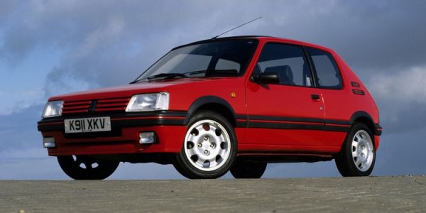 Пазарът на употребявани автомобили е пълен с бройки от този модел, така че намирането му няма да бъде проблем. Защо точно 205, ще попита някой. Ами той е малък, лек и много забавен за шофиране. По време на жизнения си цикъл моделът спечели няколко важни награди, сред които е &bdquo;Автомобил на десетилетието&ldquo; от 1990 година.

Най-добрият избор за покупка на Peugeot 205 е версията GTI, която е и най-търсената, но все още може да бъде намерена сравнително евтина.