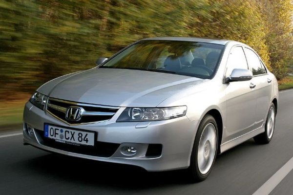 Друг автомобил с подобна надеждност е седмото поколение Honda Accord, което се произвежда до 2008 г. Този модел също се среща сравнително често на пазара на употребявани автомобили, като е добре оборудван. Седанът разполага с ESP, ABS, шест въздушни възглавници, климатроник, ксенонови фарове и други опции.