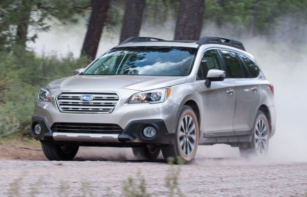 В случая е посочено петото поколение на популярния апонски автомобил, произвеждано през периода 2014-2019 г. Това е един от най-надеждните автомобили изобщо, като препоръчваният вариант е този с 2,5-литров бензинов двигател, развиващ мощност от 175 к.с., съчетан със CVT-трансмисия, която също не създава проблеми