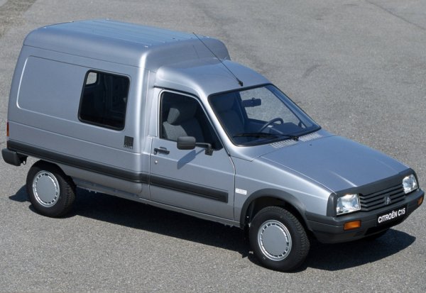 От търговските модели на марката Citroen само H Type (34 години) и 2CV Fourgonnette (27 години) са произвеждани по-дълго. По отношение на продадените бройки, C15 е надминат само от 2CV, който е продаден в тираж от общо 1 246 335 бройки.
"Баничарката" C15 от време на време може да се види по родните пътища и днес. Дори в Европа тези коли още са в продажба, като има много оферти за употребявани C15, а ценовите етикети са човешки. Най-евтините такива коли могат да се купят за 700 евро. Ясно е, че едва ли има такава "баничарка" с пробег под 200 000 км, но ... цената!
