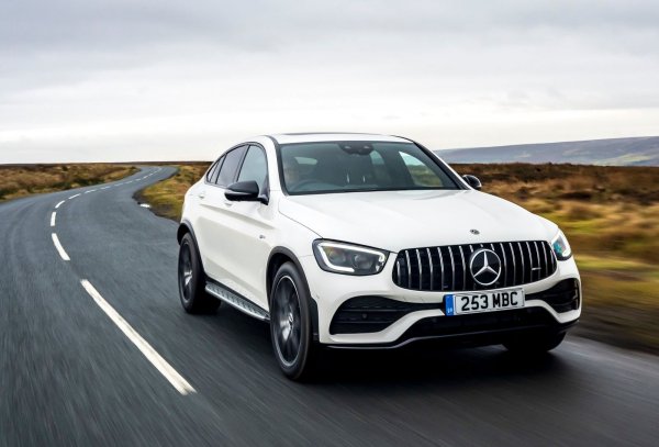 В гамата на Mercedes има няколко модела с бензинови &bdquo;шестаци&ldquo; със сходни характеристики. Например, E 450, CLS 450 и SL 400 разчитат на V6 с 367 к.с. Най-мощният нехибриден мотор обаче развива 390 к.с., като се поставя на Mercedes-AMG C 43, SLC 43 и GLC 43. Той позволява ускорение от 0 до 100 км/ч за 4,7 секунди.