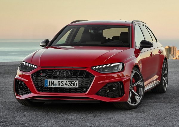 При спортните модели на Audi мощността на  нехибридните бензинови &bdquo;шестаци&ldquo; достига до 450 к.с. Това се отнася за 2,9-литровия V6 с две турбини, поставян на моделите RS 4 и RS 5. В списъка не влизат RS 3 и RS 6, тъй като те разчитат на 5- и 8-цилиндрови мотори. При V6 въртящият момент се предава къ колела с помощта на фирмената система quattro и 8-степенен автомат. Audi RS 4 Avant се нуждае от 4,1 секунди да вдигне 100 км/ч от място.