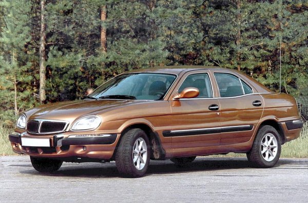 Бизнес-седанът ГАЗ-3111 „Волга“, който ще се запомни със закръглената си форма, също не се радва на особена популярност. Той е по-технологичен и по-комфортен от своя предшественик – ГАЗ-21М, но и тук високата цена води до производство в малък тираж. И като цяло автомобилът се превръща в пълно разочарование дори за феновете на марката (ако наистина има такива).

В гамата двигатели на модела влизат 2,5-литров ЗМЗ-4052, дизелов ГАЗ-560 и екзотичният V6 3.4, който е производство на Toyota. Седанът може да бъде оборудван с 5-степенна механична скоростна кутия, а като доплащане се предлага 4-степенен автомат ZF. Освен това, ГАЗ-3111 получава модернизирано окачване, ABS и електрическо управление на стъклага, а като опция се предлагат климатик и електрическо регулиране на седалките. 