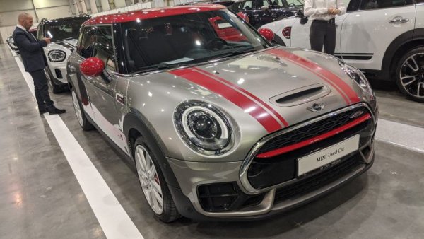 За това няма никаква гаранция, разбира се. Колко често ще се поврежда конкретен автомобил, зависи и от историята му, и от начина на ползване и поддръжка, и от случайни фактори при производството. 
Но чисто статистически проверените автомобили със сертификат са по-надеждни от купените на свободния пазар. 
