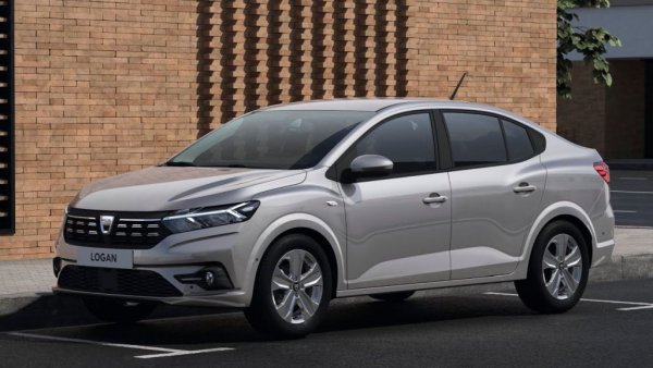 Най-бедно оборудваната Logan в ниво Access се очакваше да струва към 16 500 лева, но впоследствие стана ясно, че няма да се предлага в България. Тук ценовата листа започва със средното ниво на оборудване, с еднолитров мотор, ръчни скорости и 65 конски сили. 