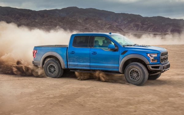 Ford F Series запази статута си на номер едно в САЩ, въпреки спад от 1,4% в сравнение с 2018 г. Макар това да е голямо разочарование за шефовете на компанията, те поне могат да се утешат с факта, пикапът е на върха по продажби в страната за 38-ма година поред и за 43-та общо.