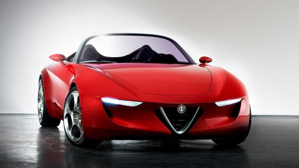 Alfa Romeo никога не се отказваше от двуместните си модели, поне допреди десетилетие. Затова, когато на автосалона в Женева през 2010 година бе показана концепцията 2uettottanta от Pininfarina, мнозина се надяваха тази традиция да продължи. Посветения на 80-годишнината на дизайнерския център и вековния юбилей на автомобилния производител бе с надлъжно разположен 1750-кубиков турбодвигател и, за пръв път, със задно задвижване от доста време преди това. Всичко изглеждаше перфектно, но нищо не се случи...