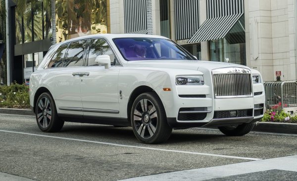 Марката, която от столетие си е присвоила титлата създател на най-добрите коли в света, не е свикнала да е на предпоследно място. Главната причина за това класиране е, разбира се, цената. Иначе изданието хвали безукорния комфорт на возене, сложното окачване, което се самонастройва в милисекунди като отговор на получаваната от предните камери информация, и елегантното, ретро табло. 
Базова цена: $332 750
Товарен обем: 595 литра
