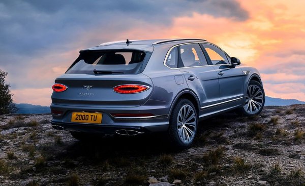 Този автомобил обещава комбинация от елегантност и спортен характер. Дори базовата версия с V8 осигурява последното, да не говорим за по-скъпите варианти с W12. Автоматичната трансмисия работи удивително мазно (в добрия смисъл), интериорът е първа класа. Както се досещате, единственият недостатък е цената. 
Базова цена: $185 000
Товарен обем: 480 литра
