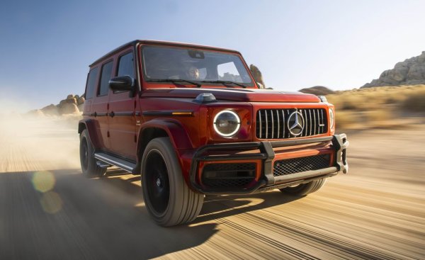 Върхът в гамата на новата G-класа. Тук 4-литровият V8 осигурява 585 конски сили и смазващ въртящ момент, които стигат до пътя чрез 9-степенна трансмисия и три заключващи се диференциала. Но, макар и чудовищно бърза, тази грамада запазва и понижаващата предавка като доказателство за офроуд способности. В интериора дизайнът е класически, но материалите са модерни и с много високо качество. 
Базова цена: $157 500
Товрен обем: 1105 литра
