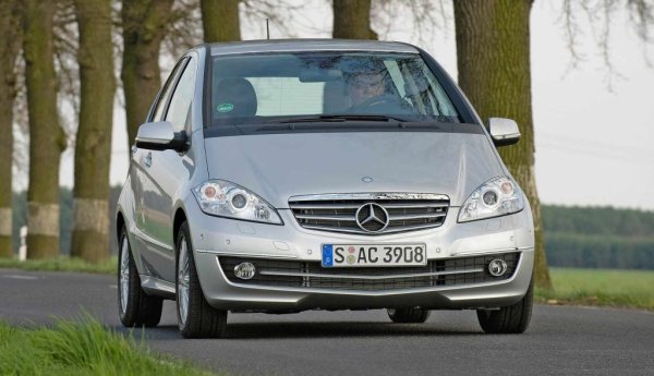 Спрямо 2024: +2%
Най-малкият модел на Mercedes се радва на стабилно търсене, но то се отнася най-вече до първото и второто му поколение. Най-търсената версия с огромен аванс е 180 CDI. Дори и тук дизелите имат сериозен превес над бензиновите двигатели.