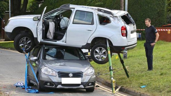 На пръв поглед ще ви се стори смешно. Но всъщност има немалко случаи, в които клиенти смятат, че гаранцията трябва да покрива щетите и от злополуки. Само преди месец един пловдивски клиент на бюджетна марка се беше оплакал, че компанията отказала да му ремонтира безплатно автомобила, след като го ударил, и даже го накарала да си плаща за заместващия автомобил. А един от местните сайтове дори даде гласност на тези оплаквания, бранейки "правата на потребителя". При никакви обстоятелства гаранцията не може да покрива щети, настъпили в резултат на пътно-транспортно проиизшествие.  